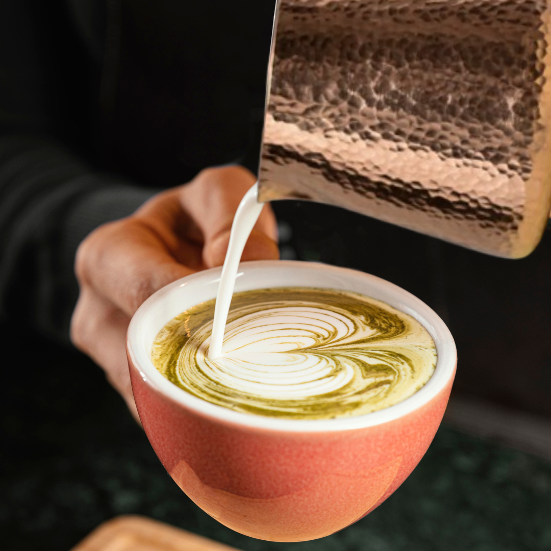 Jarra de cobre puro batido hecha a mano - Sube el nivel de tu café o te